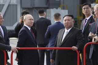 Vladimir Poutine a vanté le "renforcement" de la coopération avec le régime de Kim Jong-Un.